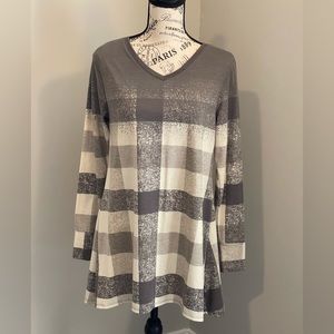 🦜Adorable Top.                                    Bag 93